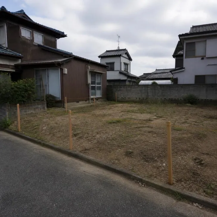 住宅地の中の更地(イメージ)